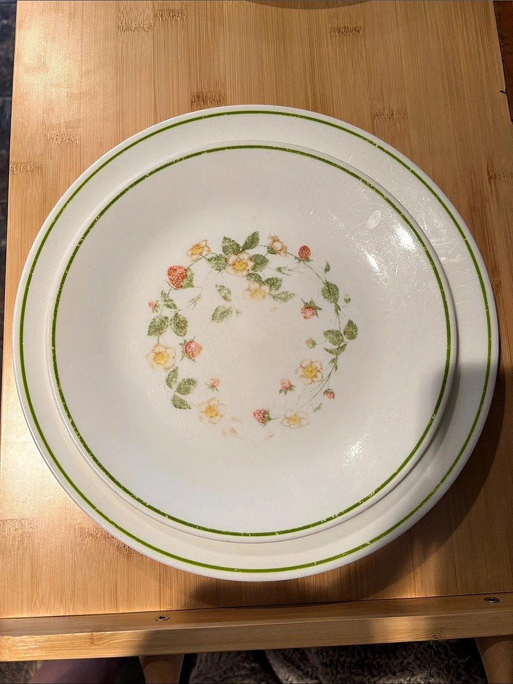Corelle Strawberry Sundae Plates White & Green(4)